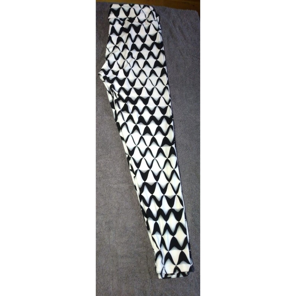 LuLaroe TC Leggings Black and White Wave Pattern
